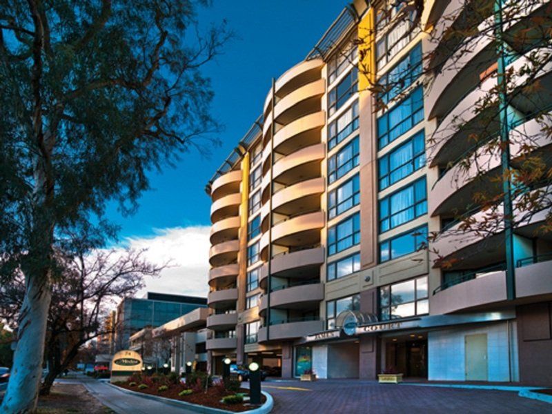 Adina Serviced Apartments Canberra James Court Екстериор снимка